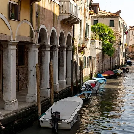 San Giacomo Pied-a-terre House By Wonderful Italy