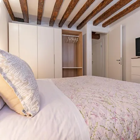 San Giacomo Pied-a-terre House By Wonderful Italy