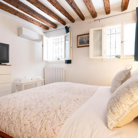 San Giacomo Pied-a-terre House By Wonderful Italy Apartament